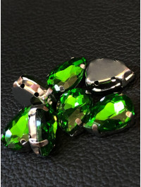 Страз (скло) в металевій оправі. Розмір — 10*14 мм. Колір зелений