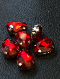 Страз (скло) в металевій оправі. Розмір — 10*14 мм. Колір червоний