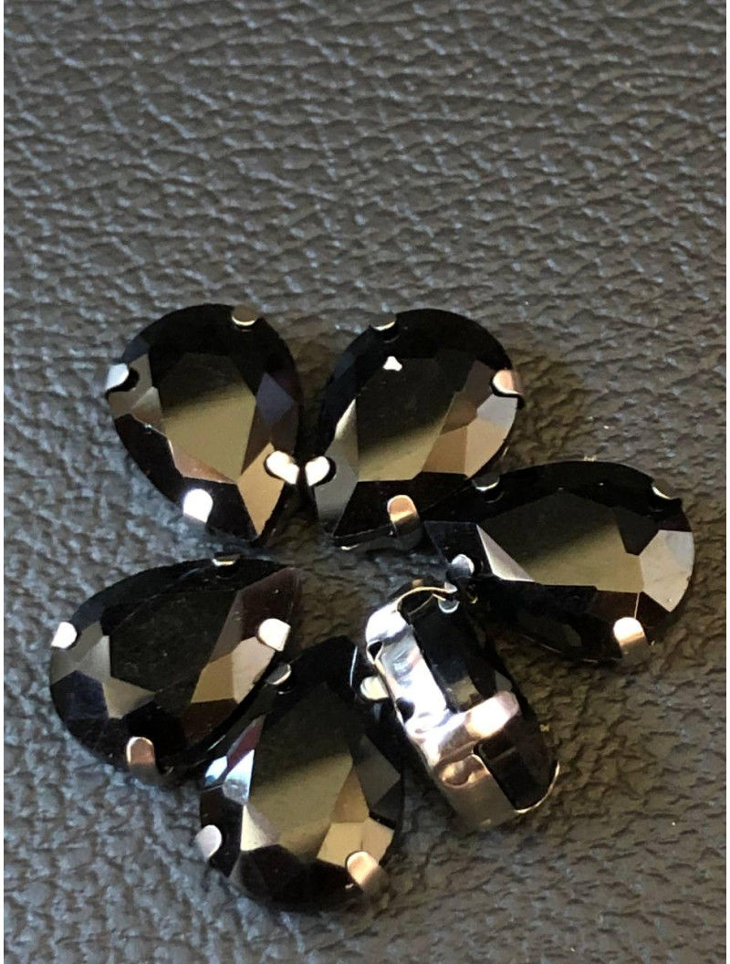 Страз (скло) в металевій оправі. Розмір — 10*14 мм. Колір чорний