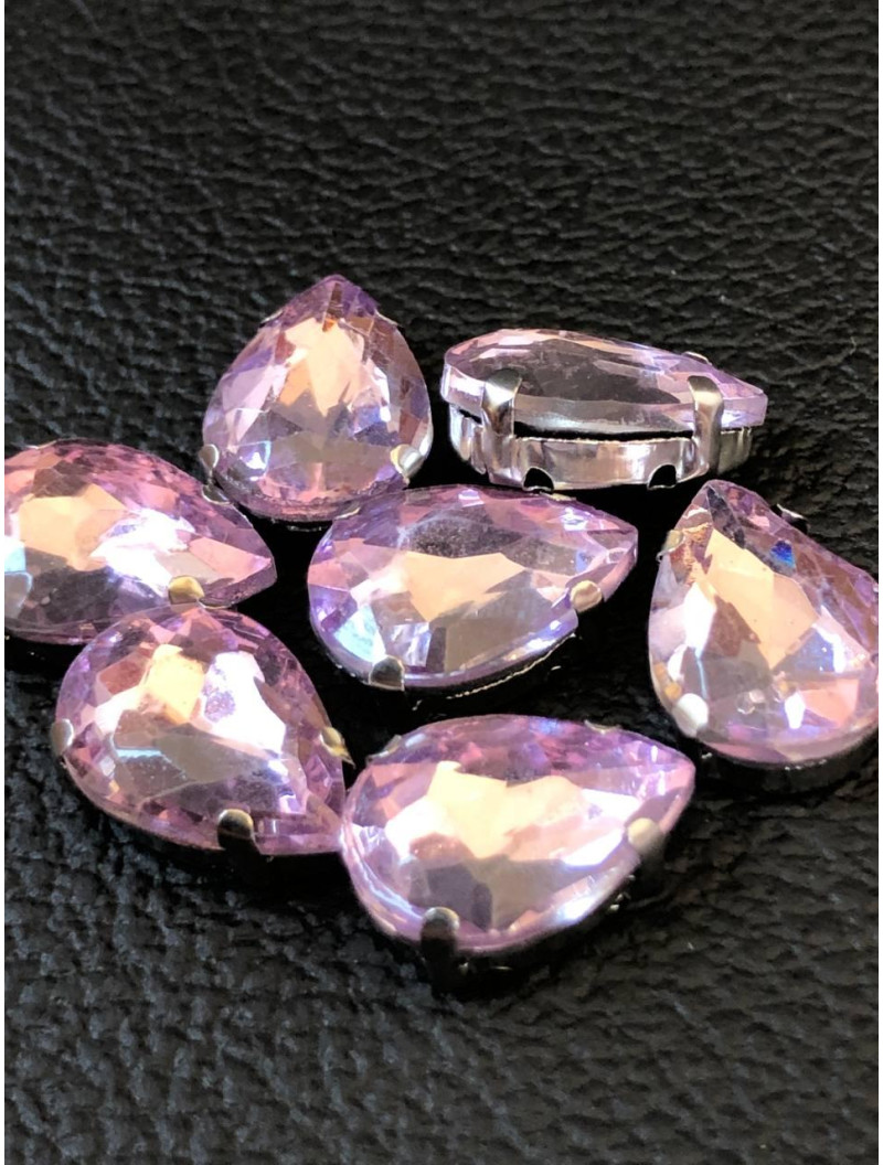 Страз (скло) в металевій оправі. Розмір — 10*14 мм. Колір світло фіолетовий