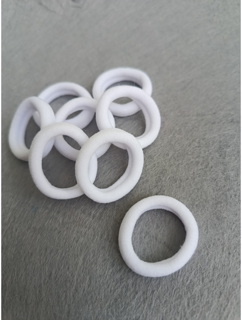 Гумка "Калуш" мікрофібра. Розмір — 2,7 мм. Колір білий