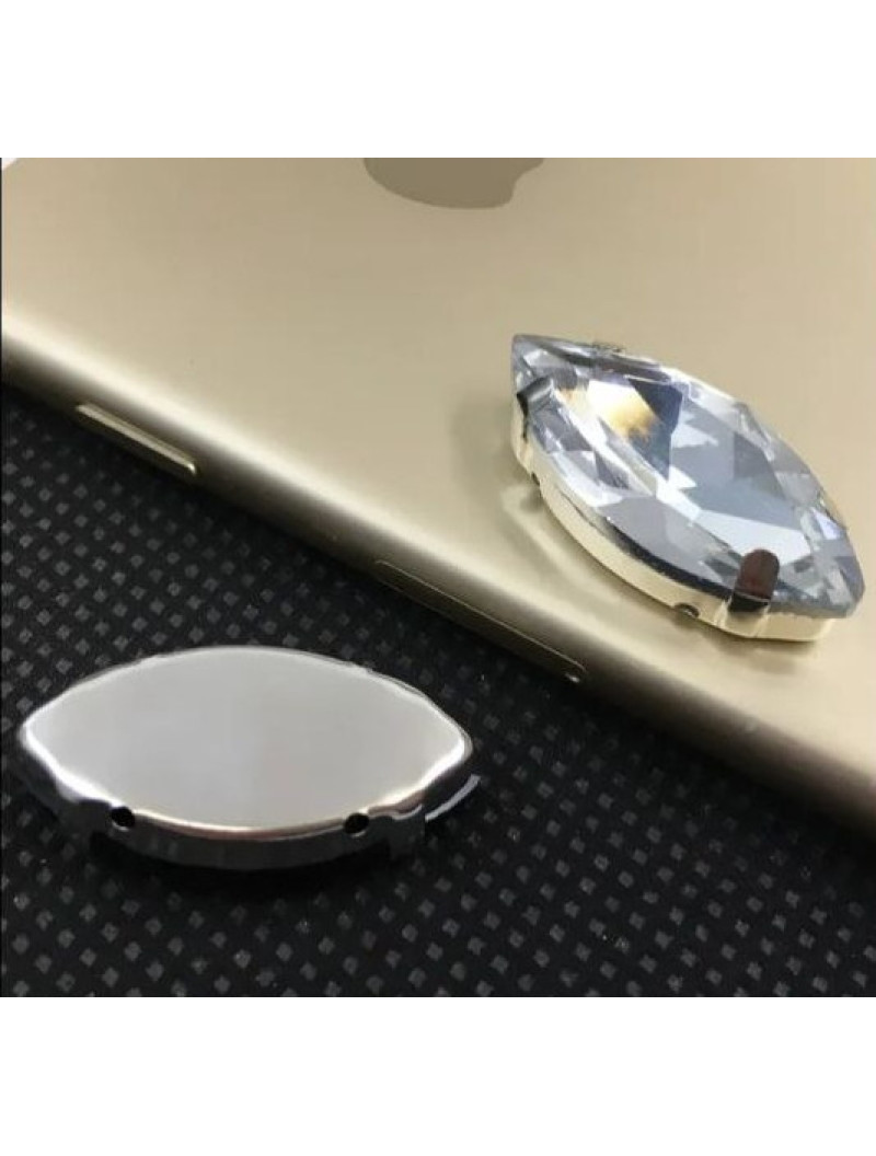 Страз (скло) в металевій оправі. Розмір — 7×15 мм. Колір прозорий