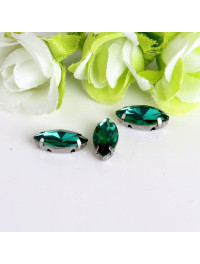 Страз (скло) в металевій оправі. Розмір — 7×15 мм. Колір бірюзовий