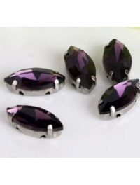 Страз (скло) в металевій оправі. Розмір — 7×15 мм. Колір — аметистовий
