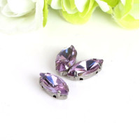 Страз (скло) в металевій оправі. Розмір — 7×15 мм. Колір бузковий