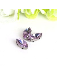 Страз (скло) в металевій оправі. Розмір — 7×15 мм. Колір бузковий