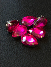 Страз (скло) в металевій оправі. Розмір — 10×14 мм. Колір малиновий