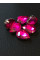 Страз (скло) в металевій оправі. Розмір — 10×14 мм. Колір малиновий
