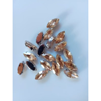 Страз (стекло)  в металлической оправе. Размер - 7×15 мм. Цвет- шампань