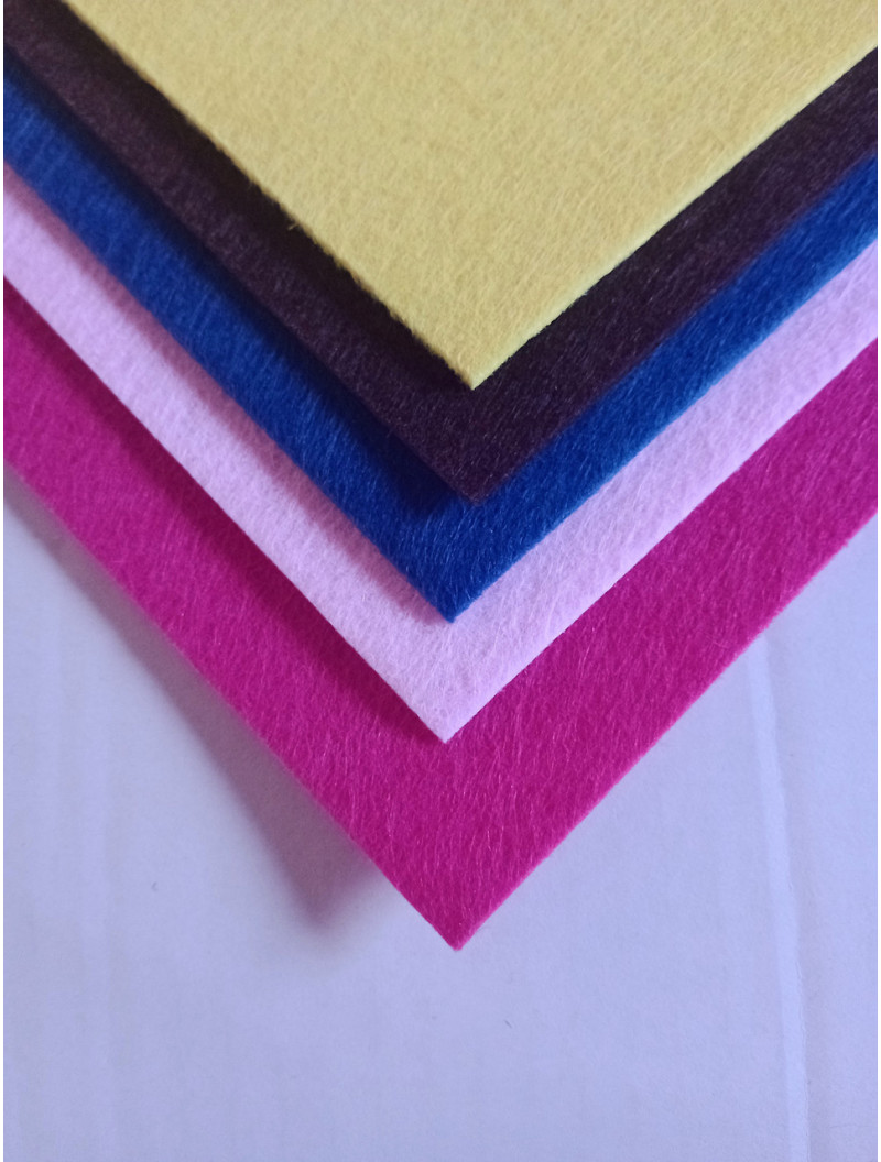 Фетр для рукоділля. Товщина — 3 мм. Розмір аркуша 20×30 см. Колір синій