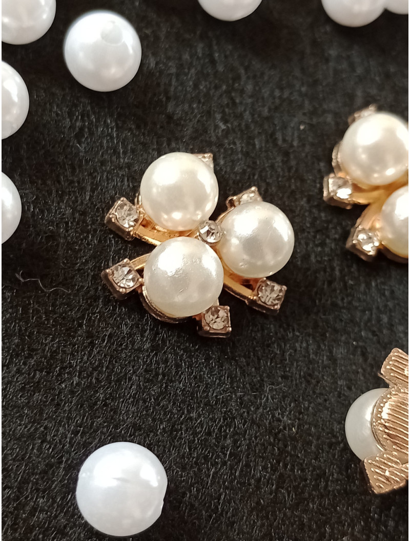 Металевий декор "три перлини" 2×2 см. Основа — золото. Ціна вказана за 1 шт.