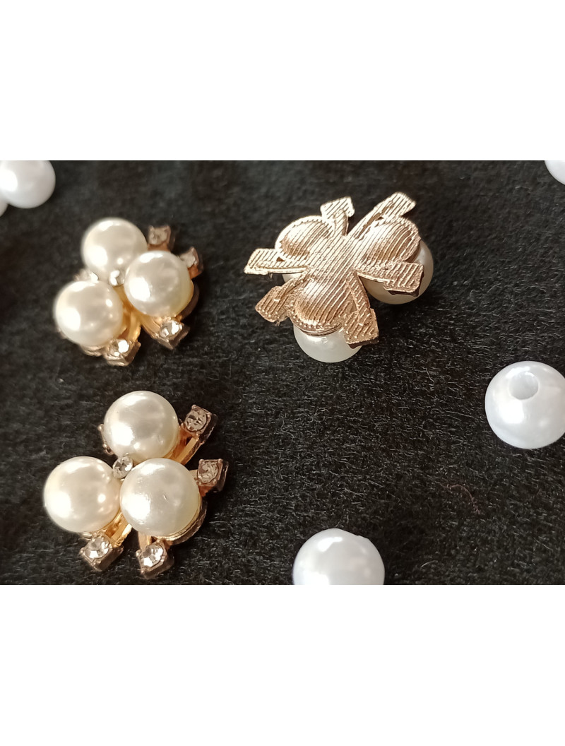 Металевий декор "три перлини" 2×2 см. Основа — золото. Ціна вказана за 1 шт.