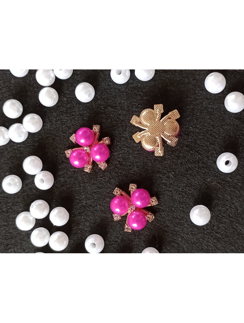 Металевий декор "три перлини" 2×2 см. Основа — золото. Ціна вказана за 1 шт.