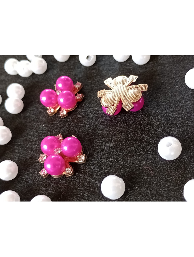 Металевий декор "три перлини" 2×2 см. Основа — золото. Ціна вказана за 1 шт.