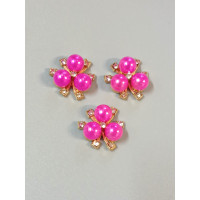 Металлический декор "три жемчужины"  2×2см. Основа - золото. Цена указана за 1 шт