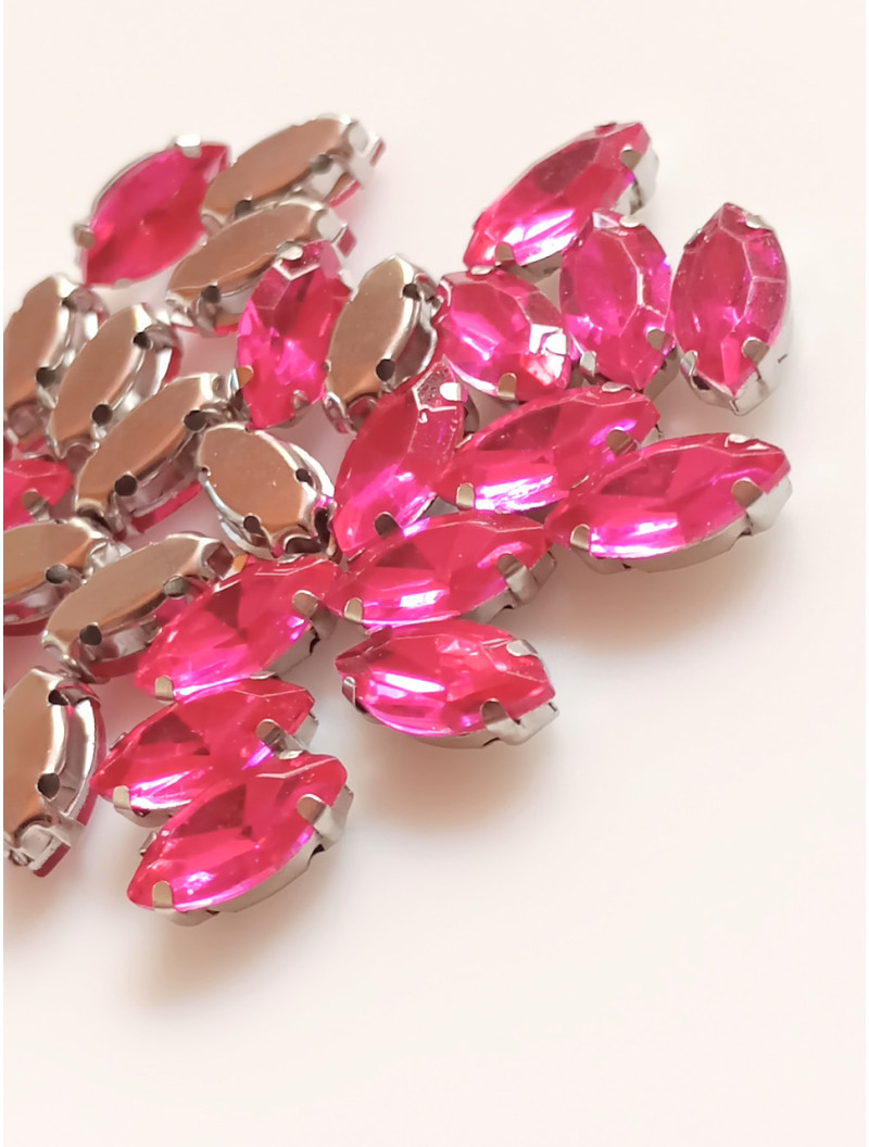 Страз (скло) у металевій оправі. Розмір  6 × 12 мм. Колір малиновий