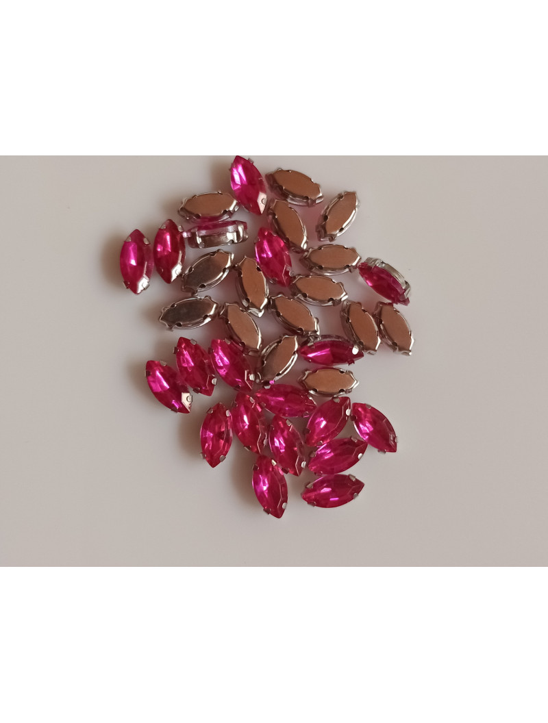 Страз (скло) у металевій оправі. Розмір  6 × 12 мм. Колір малиновий