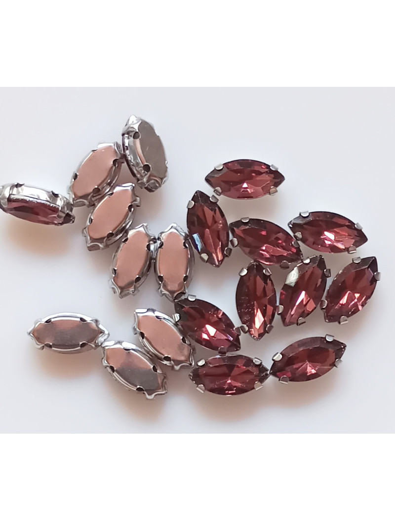 Страз (скло) в металевій оправі. Розмір  6 × 12 мм. Колір  баклажановий