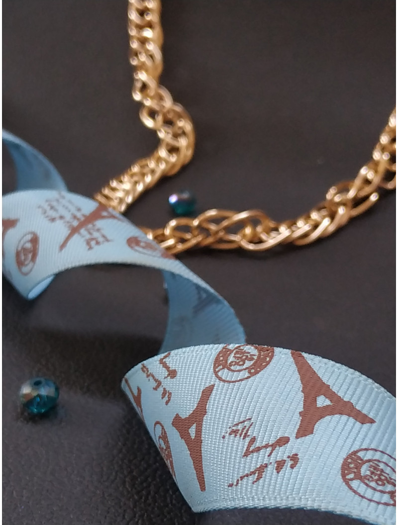 Репсова стрічка. Ширина  4 см. Колір  чорні вежі на блакитному тлі. Ціна вказана за 1 метр