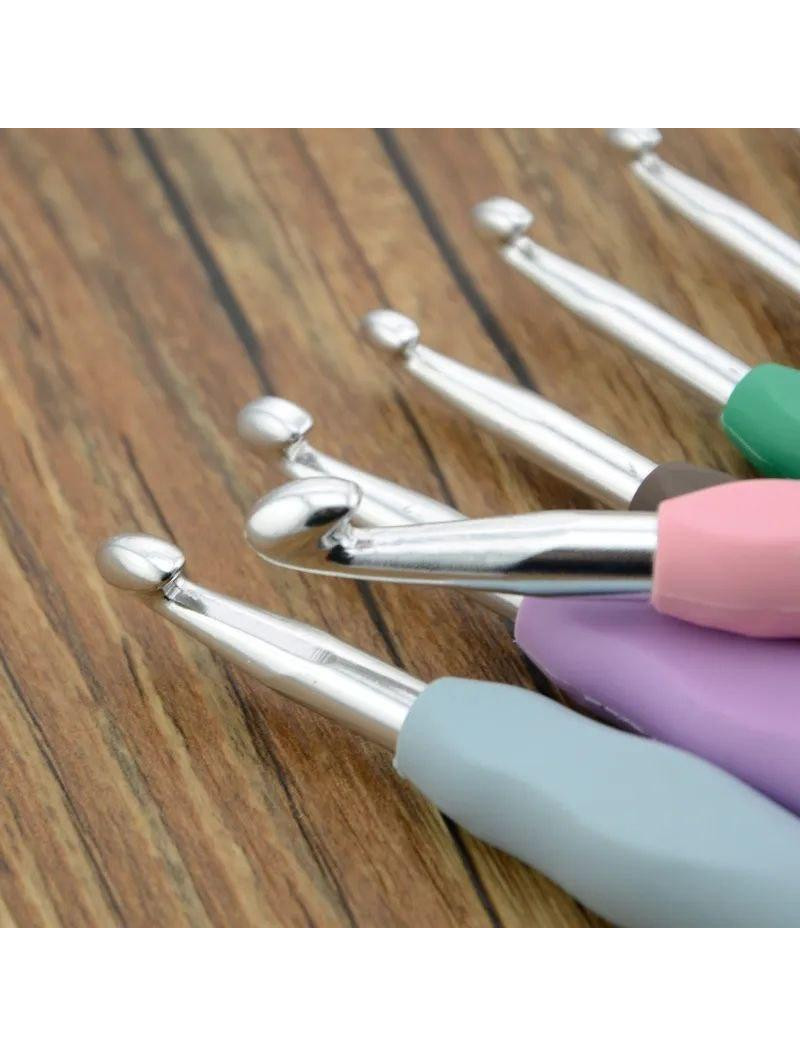 Крючок с силиконовой ручкой. Размер 6 мм. Цвет в ассортименте