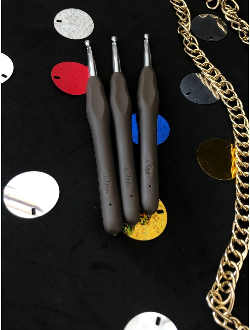 Крючок с силиконовой ручкой. Размер 6 мм. Цвет в ассортименте