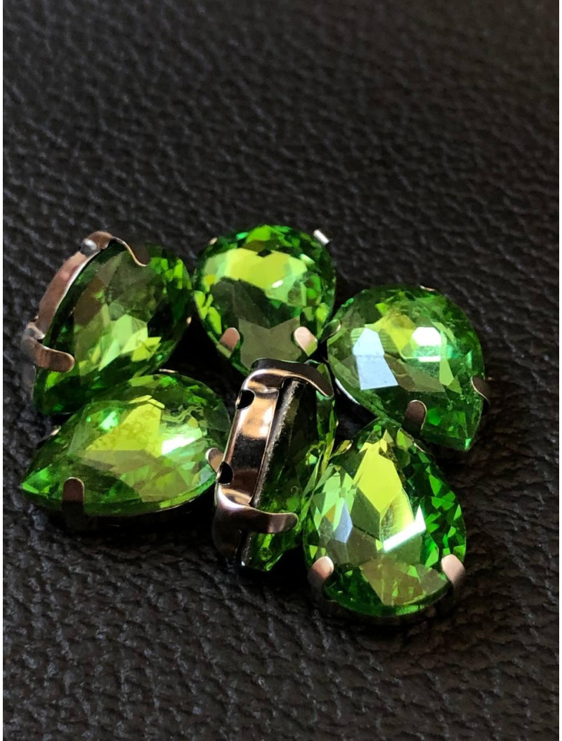 Страз (скло) в металевій оправі. Розмір  10×14 мм. Колір  світло-зелений