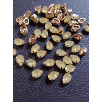 Страга (акрил) в золотой металлической оправе. Размер 6*10 мм. Цвет желтый опал