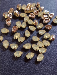 Стразі (акрил) у золотій металевій оправі. Розмір  6*10 мм. Колір  жовтий опал