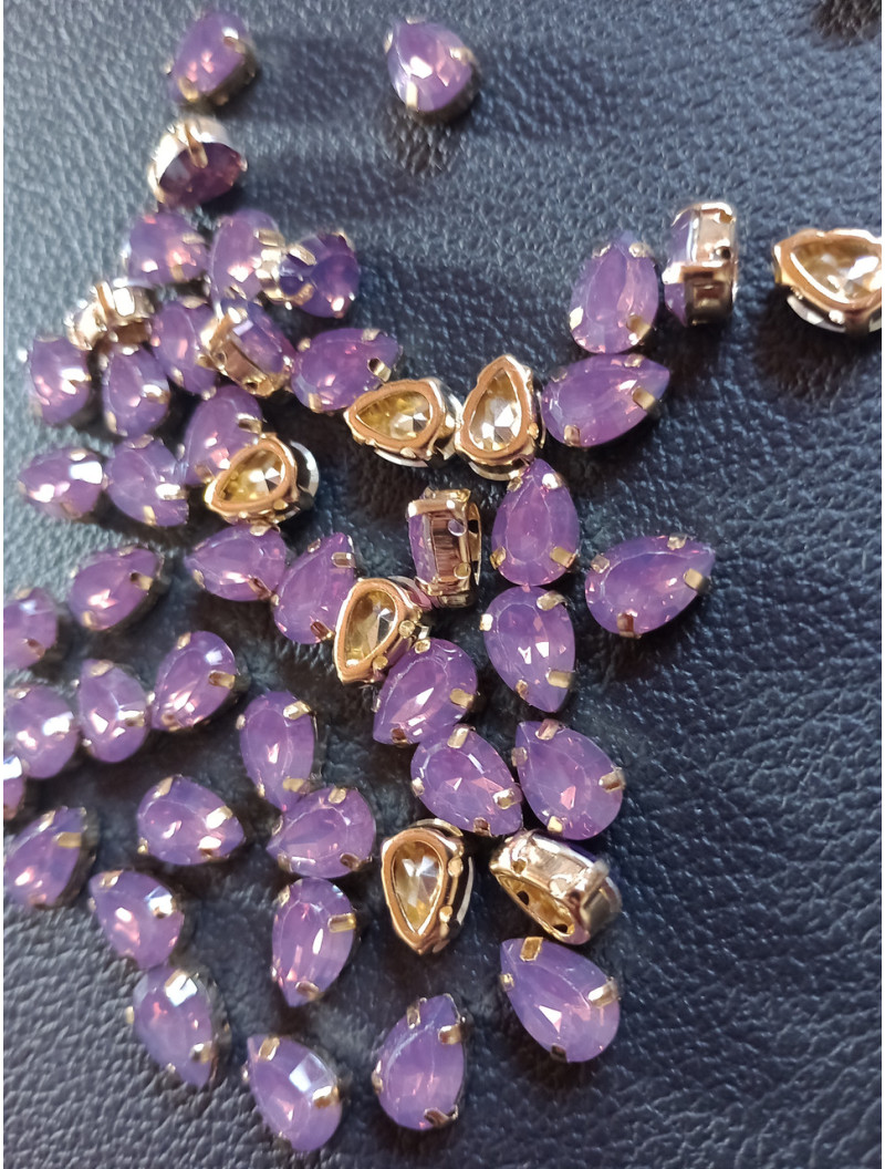 Стразі (акрил) у золотій металевій оправі. Розмір  6*10 мм. Колір  бузок світлий опал