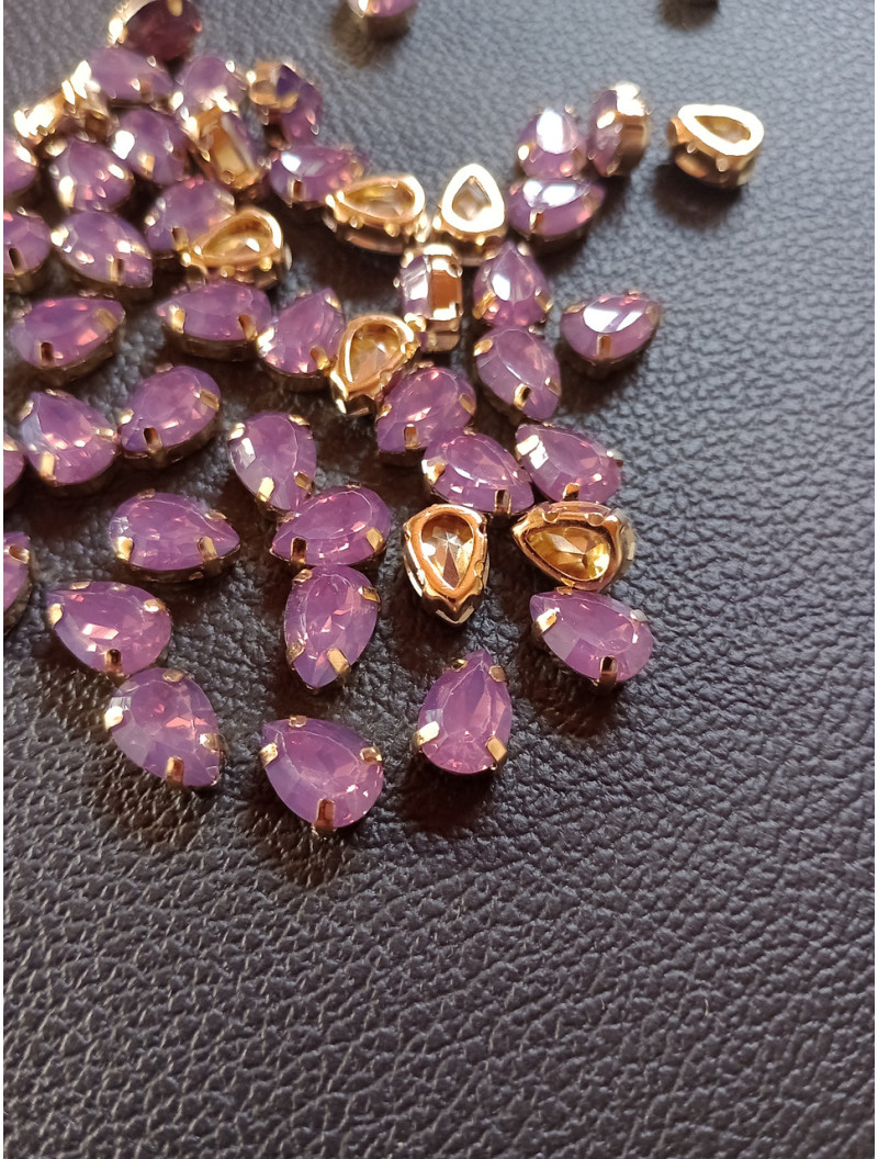 Стразі (акрил) у золотій металевій оправі. Розмір  6*10 мм. Колір  бузок світлий опал