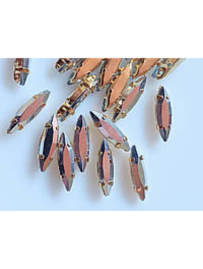 Страз (скло) у Золотій металевій оправі. Розмір  4×15 мм. Колір  срібло гальванічне 5 шт.