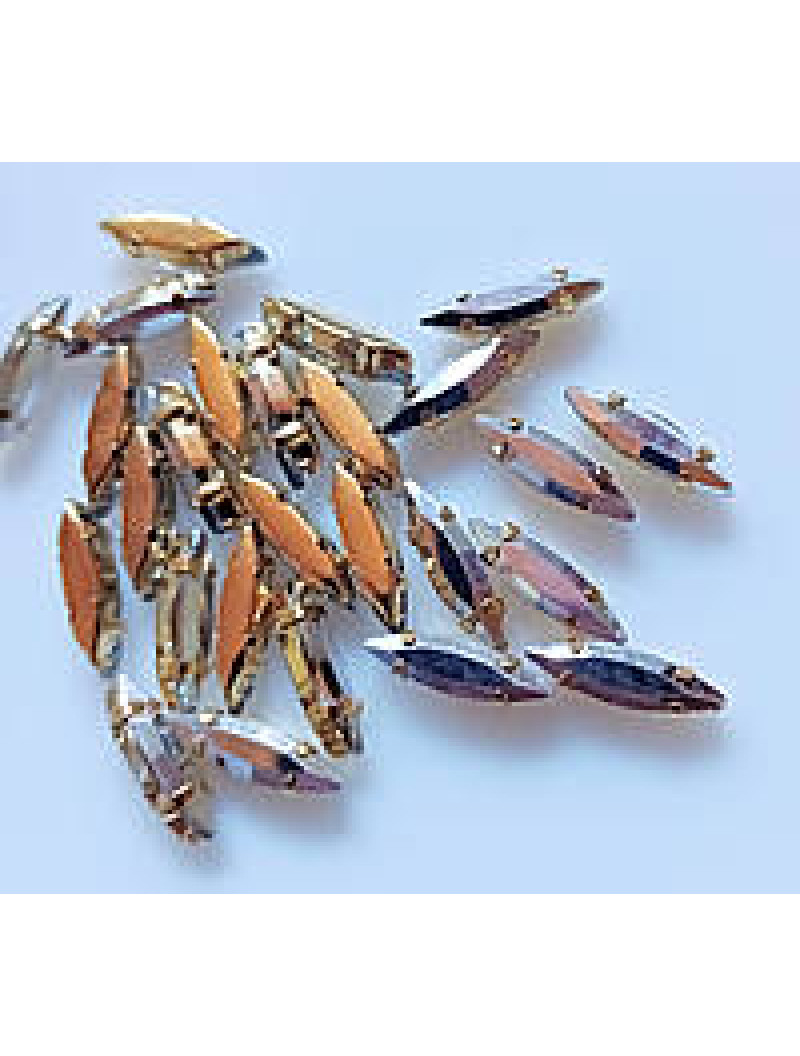 Страз (скло) у Золотій металевій оправі. Розмір  4×15 мм. Колір  срібло гальванічне 5 шт.