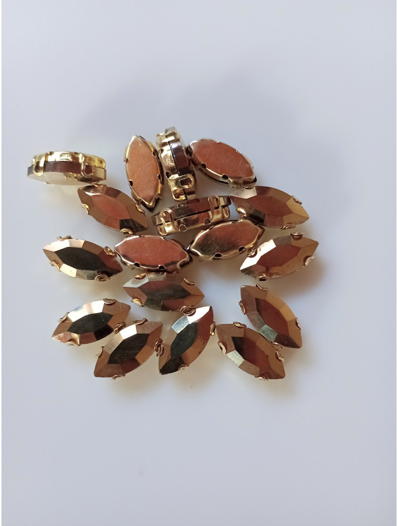 Страз (скло) у Золотій металевій оправі. Розмір  7×15 мм. Колір гальванічне золото