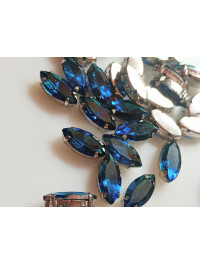 Страз (скло) в металевій оправі. Розмір  7×15 мм. Колір аквамарин