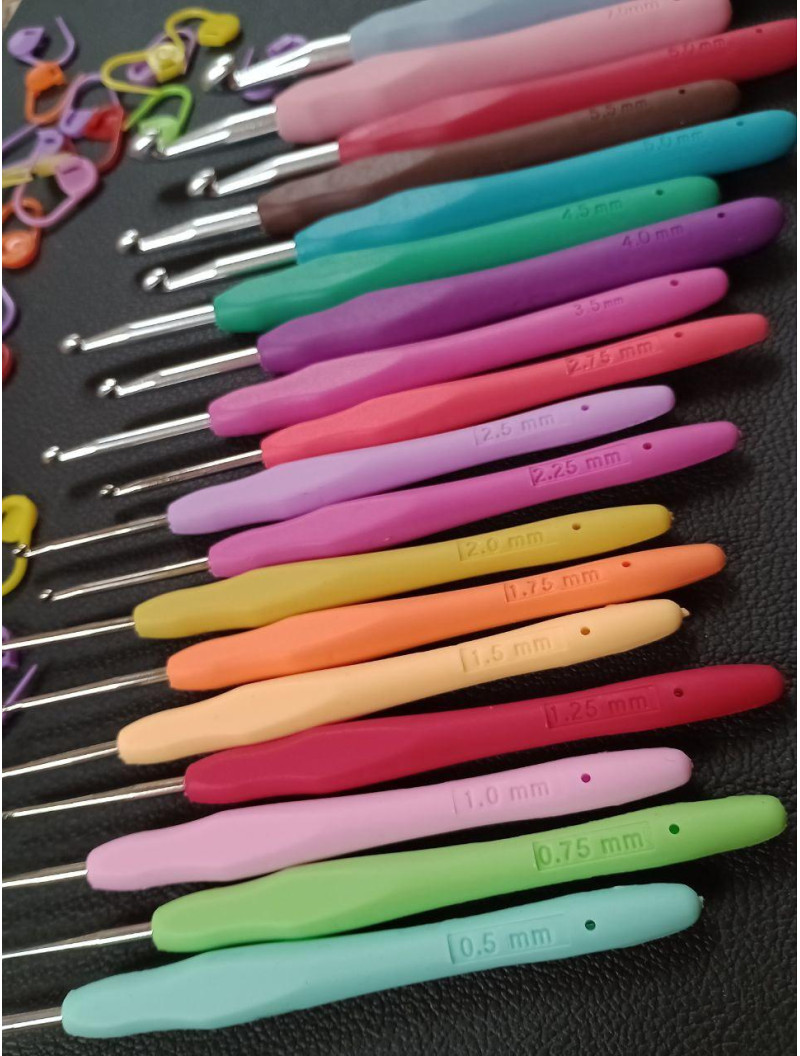 Набір гачків для в'язання 18 шт з силіконовою ручкою