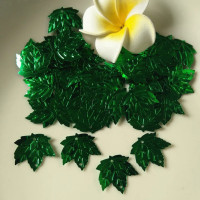 Паєтки "кленовий лист" Розмір  22×22мм. Колір зелений. Паковання  20 шт.
