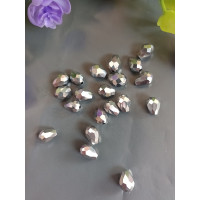 Кришталеві намистини*крапля*. Розмір 6*8 мм. Колір срібний металік. Ціна вказана за 1 шт.