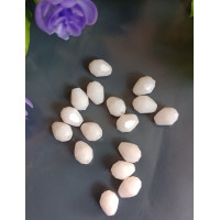 Кришталеві намистини*крапля*. Розмір 6*8 мм. Колір бежевий. Ціна вказана за 1 шт.