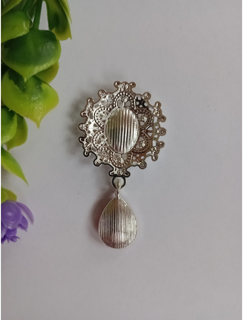 Декор для бантика. Розмір 45×25 мм. Колір червоний.