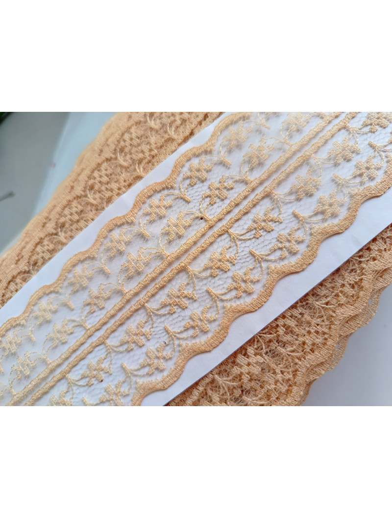 Мереживо гіпюр двостороннє 4 см тілесно. Ціна вказана за 1 метр