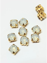 Страз (акрил) у золотій металевій оправі. Розмір  6 мм. Колір білий опал