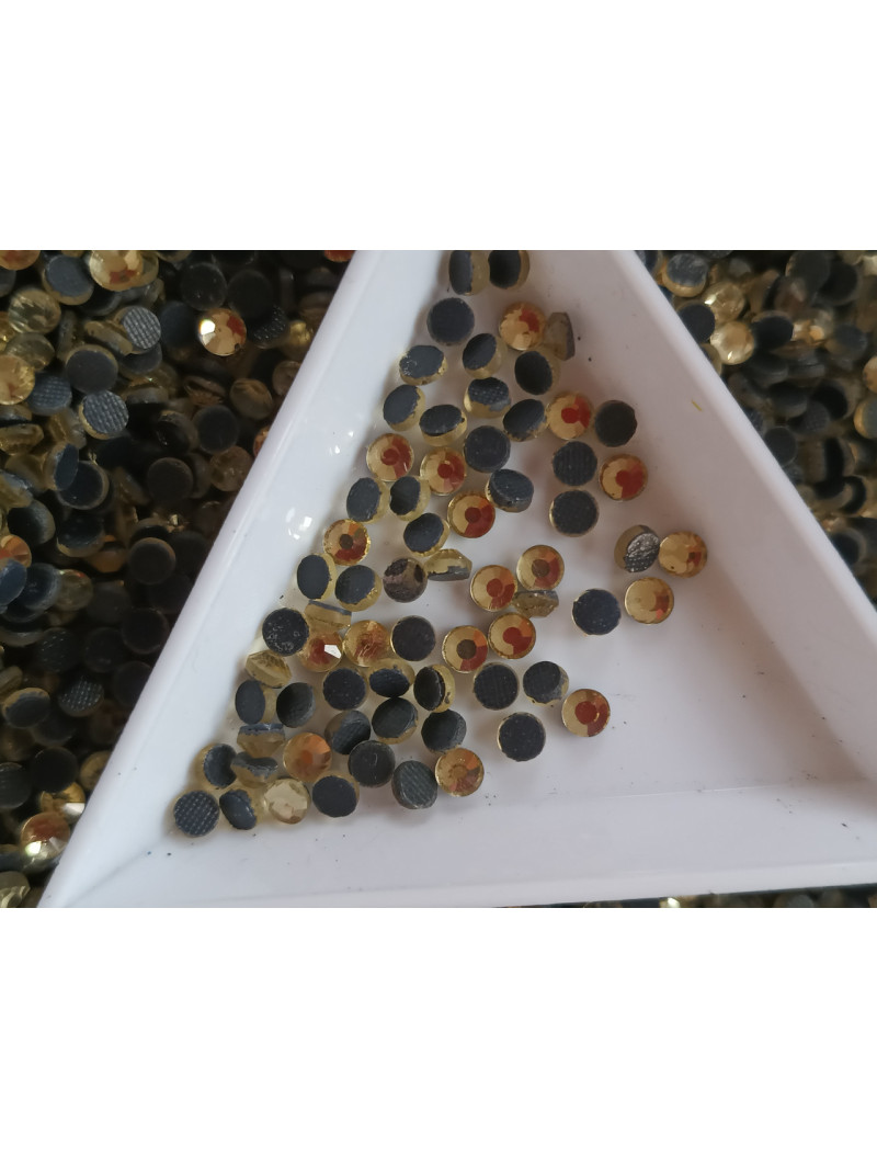 Стрази SS16 (4 мм) Колір жовтий блідий. 10 грамів