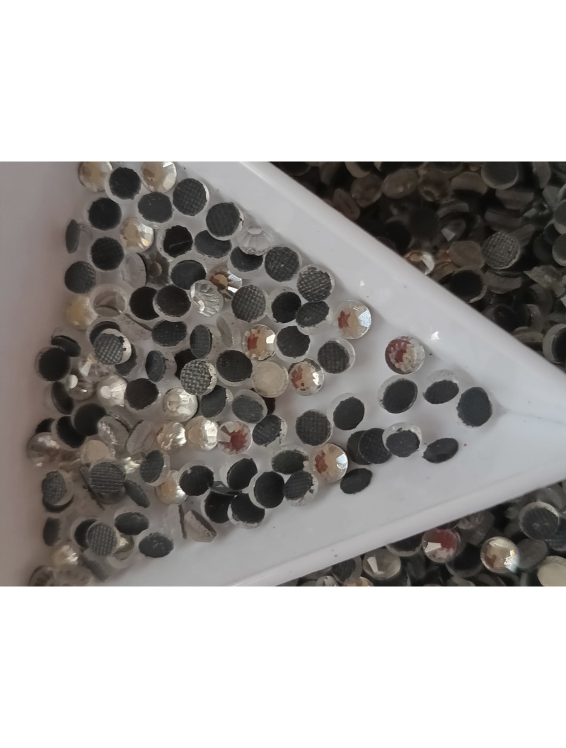 Стрази (4 мм) Колір прозорий. 10 грамів