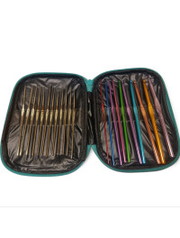 Набір гачків у пеналі/22 шт./+ подарунок кусачки, голки, маркери