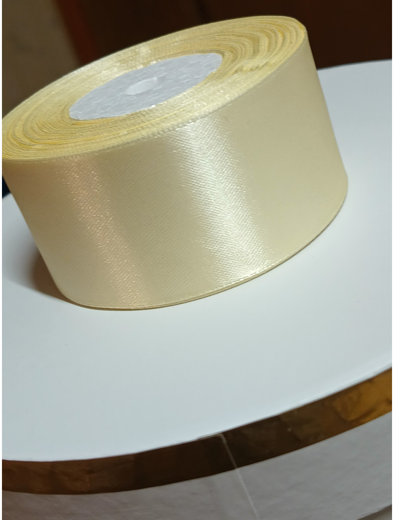 Атласна стрічка 4 см. Довжина рулону 23 м. Колір молочний