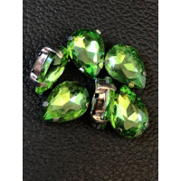 Страз (скло) в металевій оправі. Розмір — 10×14 мм. Колір — світло-зелений