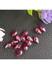 Кришталеві намистини "крапля" Розмір — 4*6 мм. Колір — темно-червоний з АБ.  Ціна вказана за 1 шт.