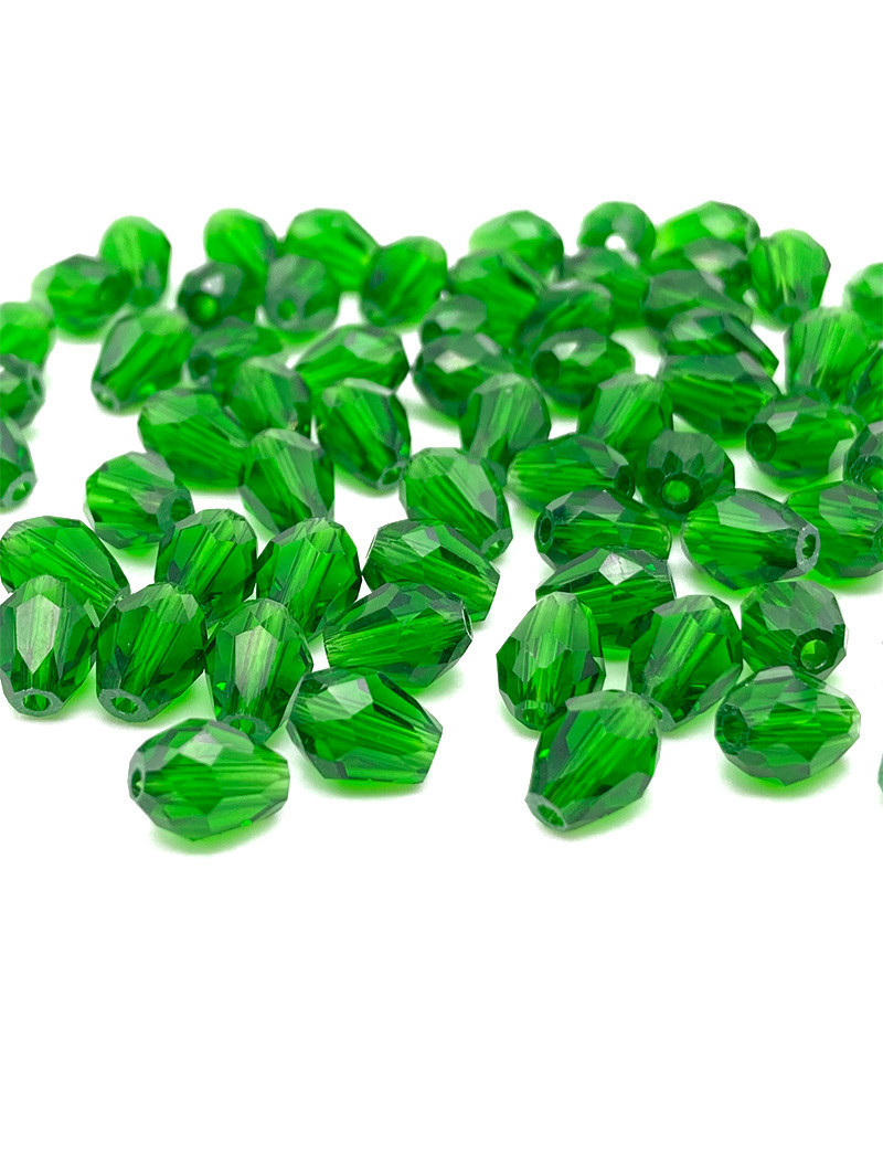 Кришталеві намистини "крапля" Розмір — 4*6 мм. Колір зелений. Ціна вказана за 1 шт.