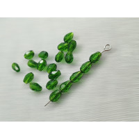 Кришталеві намистини "крапля" Розмір — 4*6 мм. Колір зелений. Ціна вказана за 1 шт.