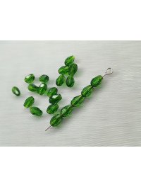Кришталеві намистини "крапля" Розмір — 4*6 мм. Колір зелений. Ціна вказана за 1 шт.